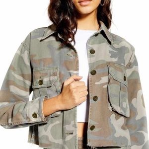 Topshop camouflage cropped jacket 🤍✨💚